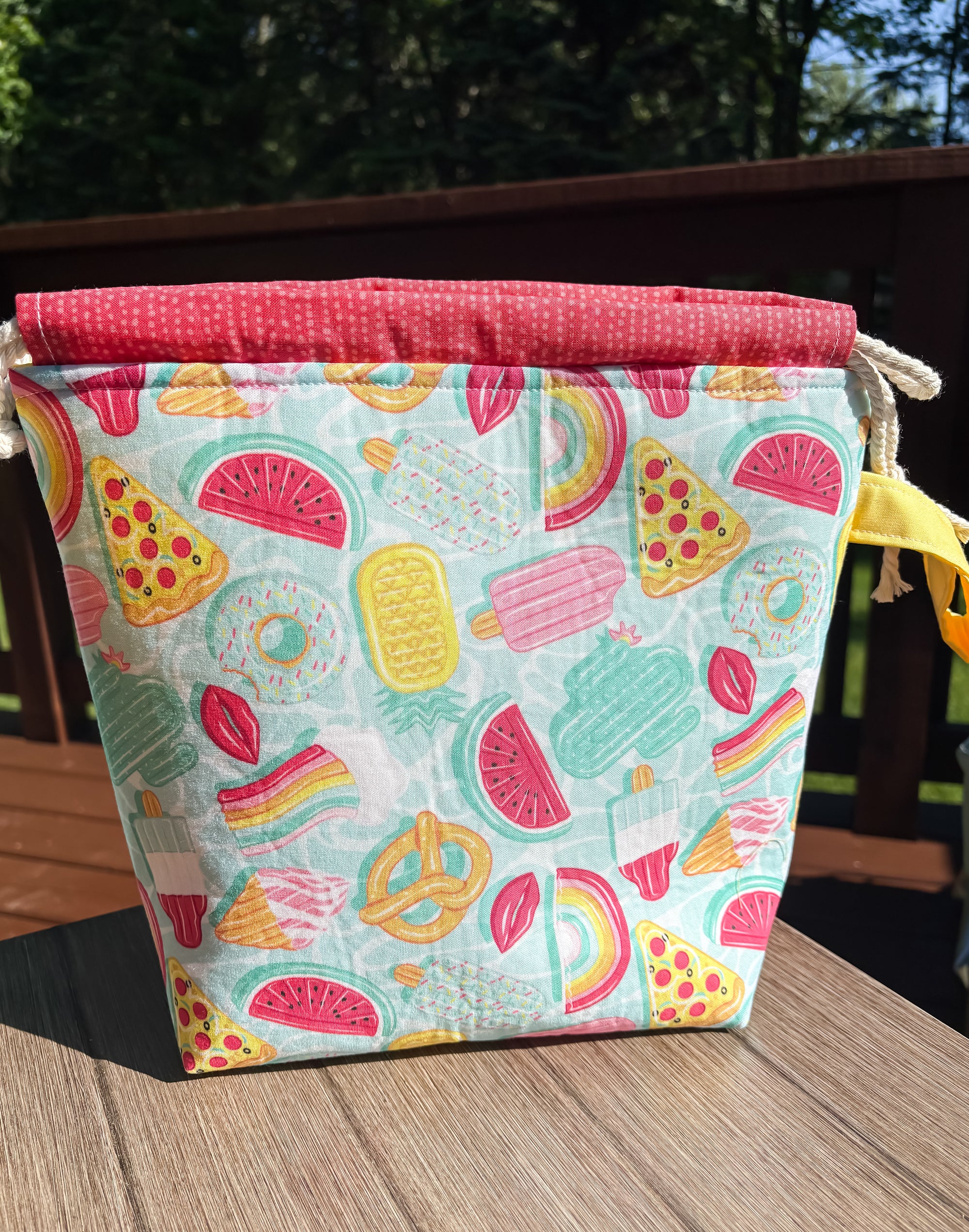 Floatin’ Medium Drawstring Project Bag with Pocket