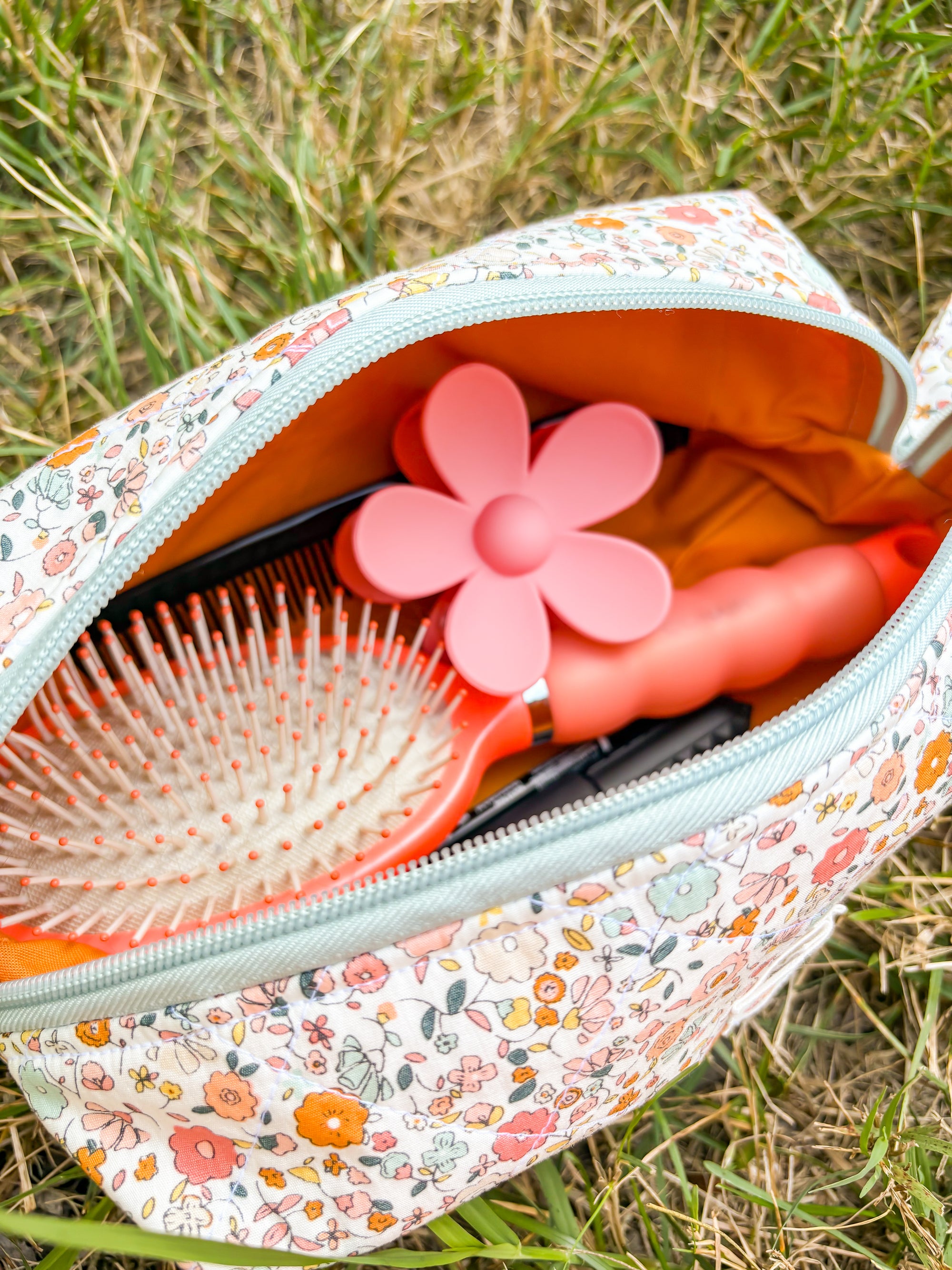 Daisies in the Sky Quilted Boxy Pouch with Zipper
